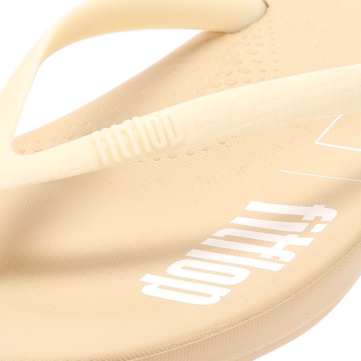 FitFlop IQUSHION X PANTONE Flip-Flops