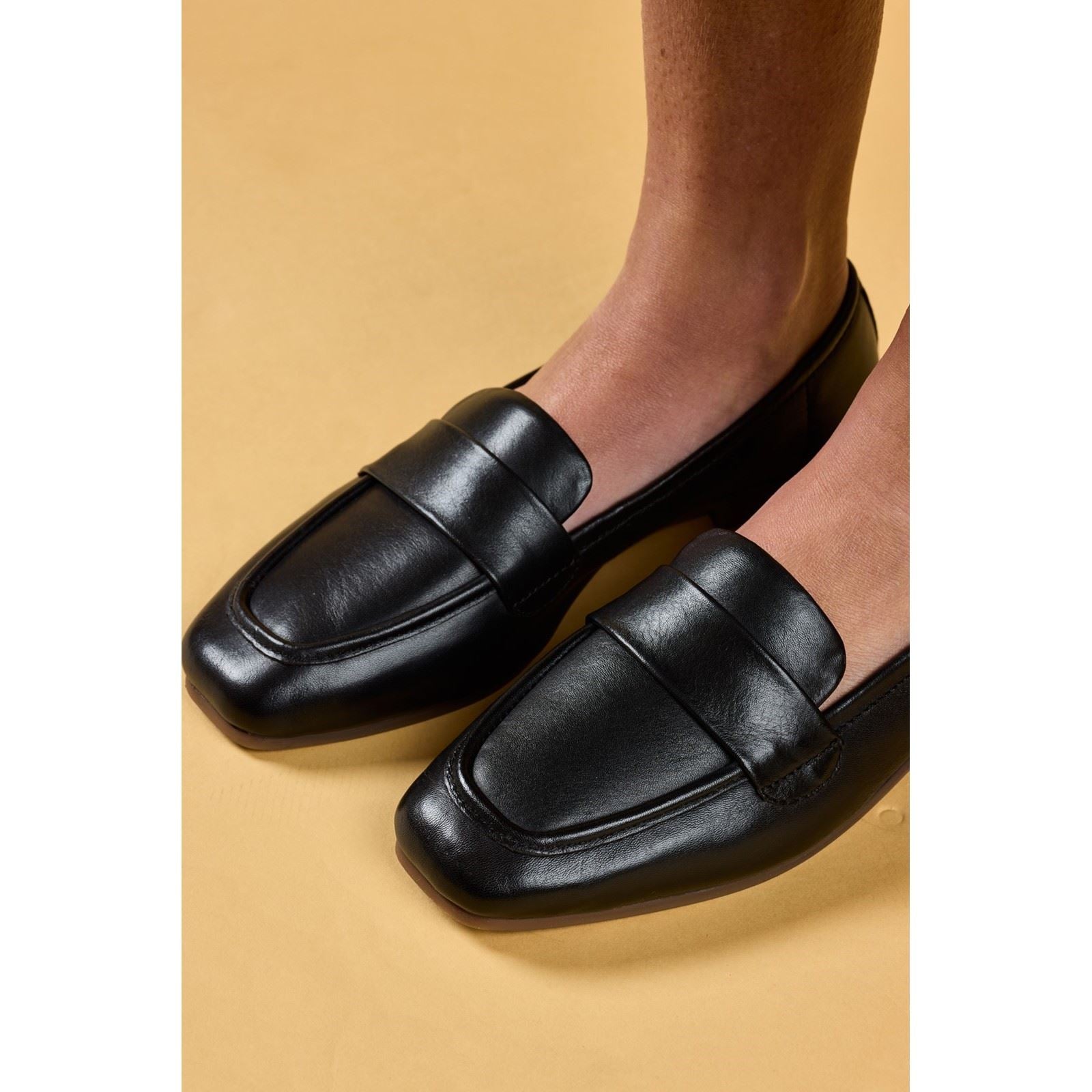 Hush Puppies Sutton Leather Women's Black Loafers