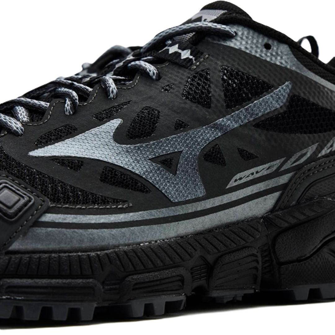 Mizuno Daichi LS Black/Metallic Grey/Iron Gate Trainers