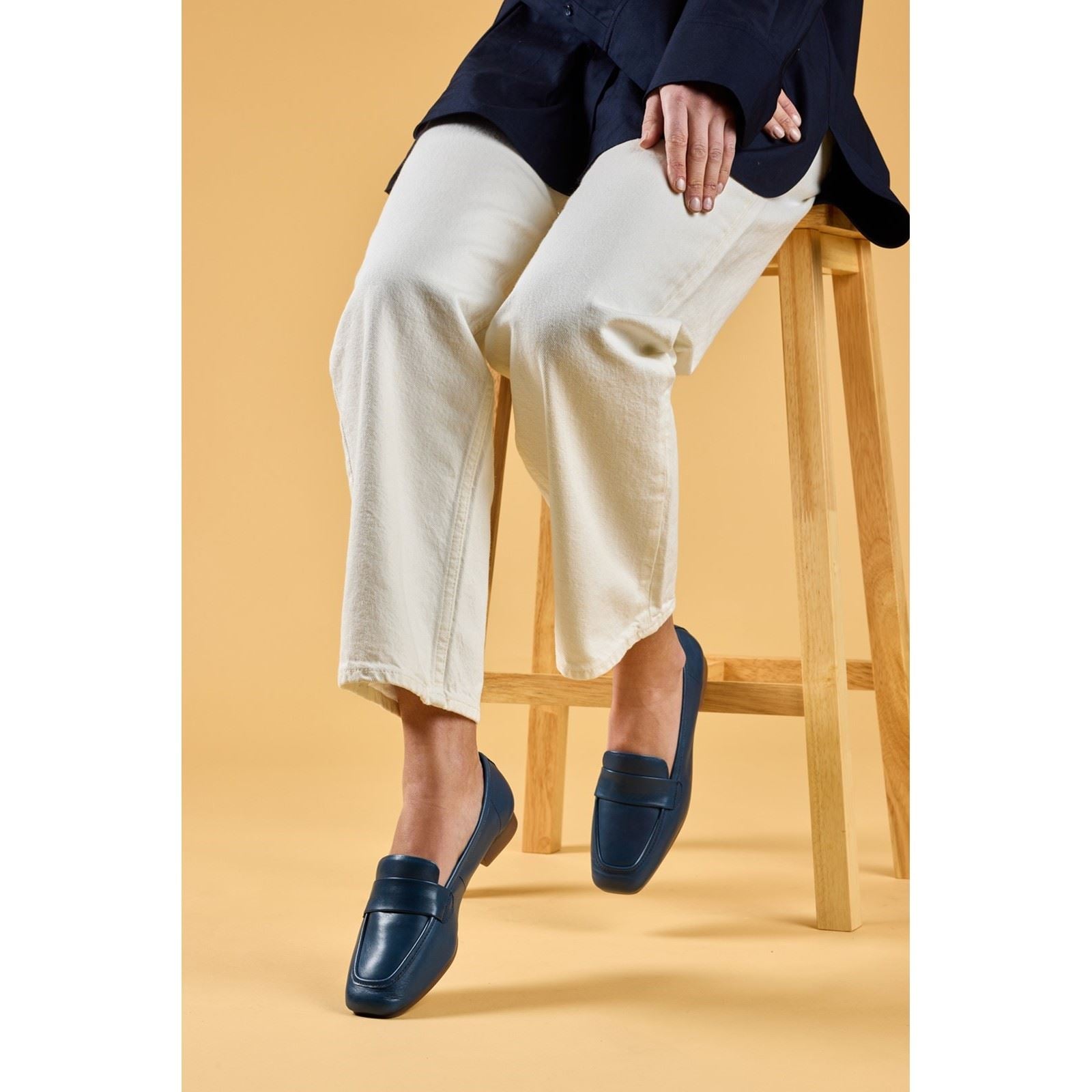 Hush Puppies Sutton Leather Women's Navy Loafers