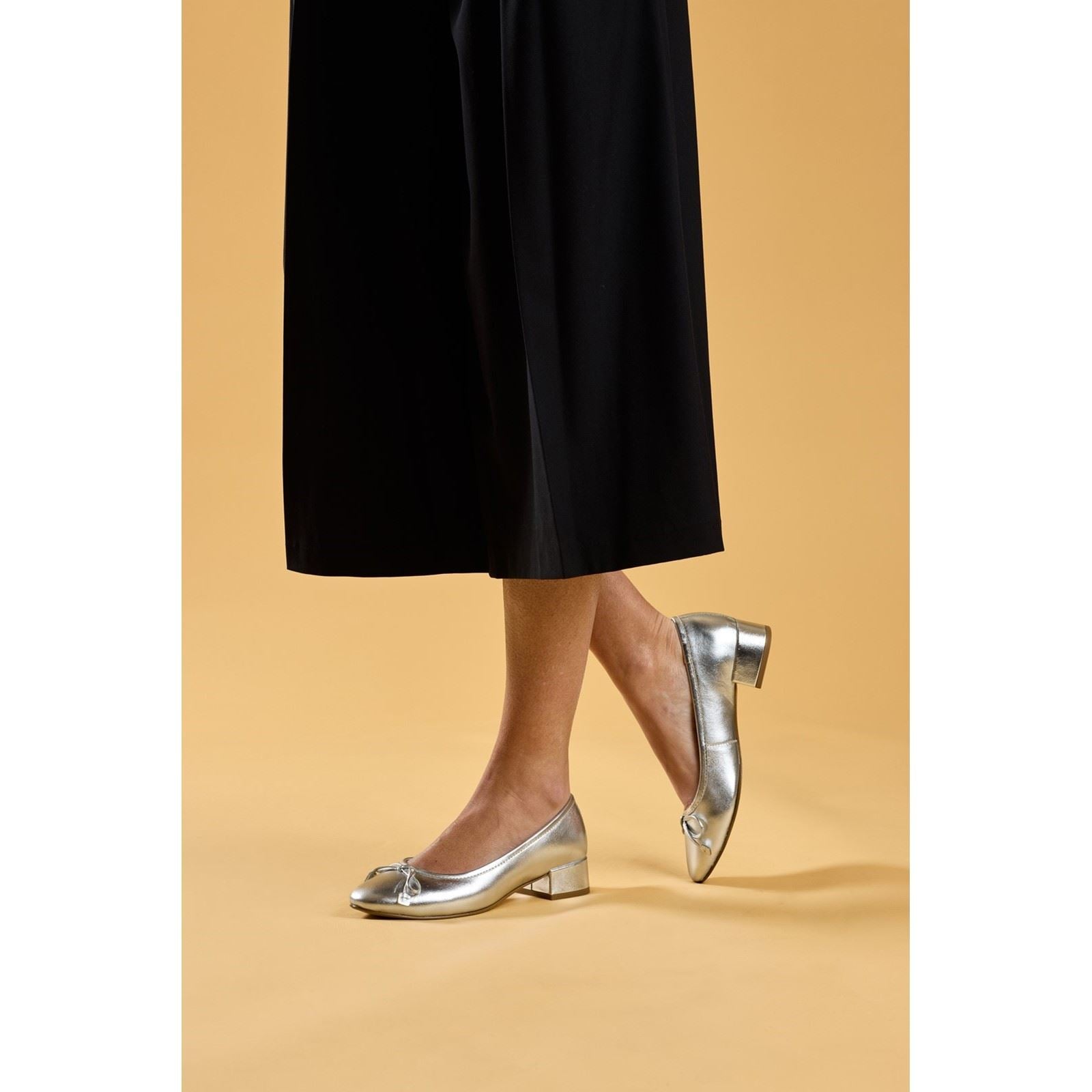 Hush Puppies Silvia Low Heel Sandal Leather Women's Silver Sandals