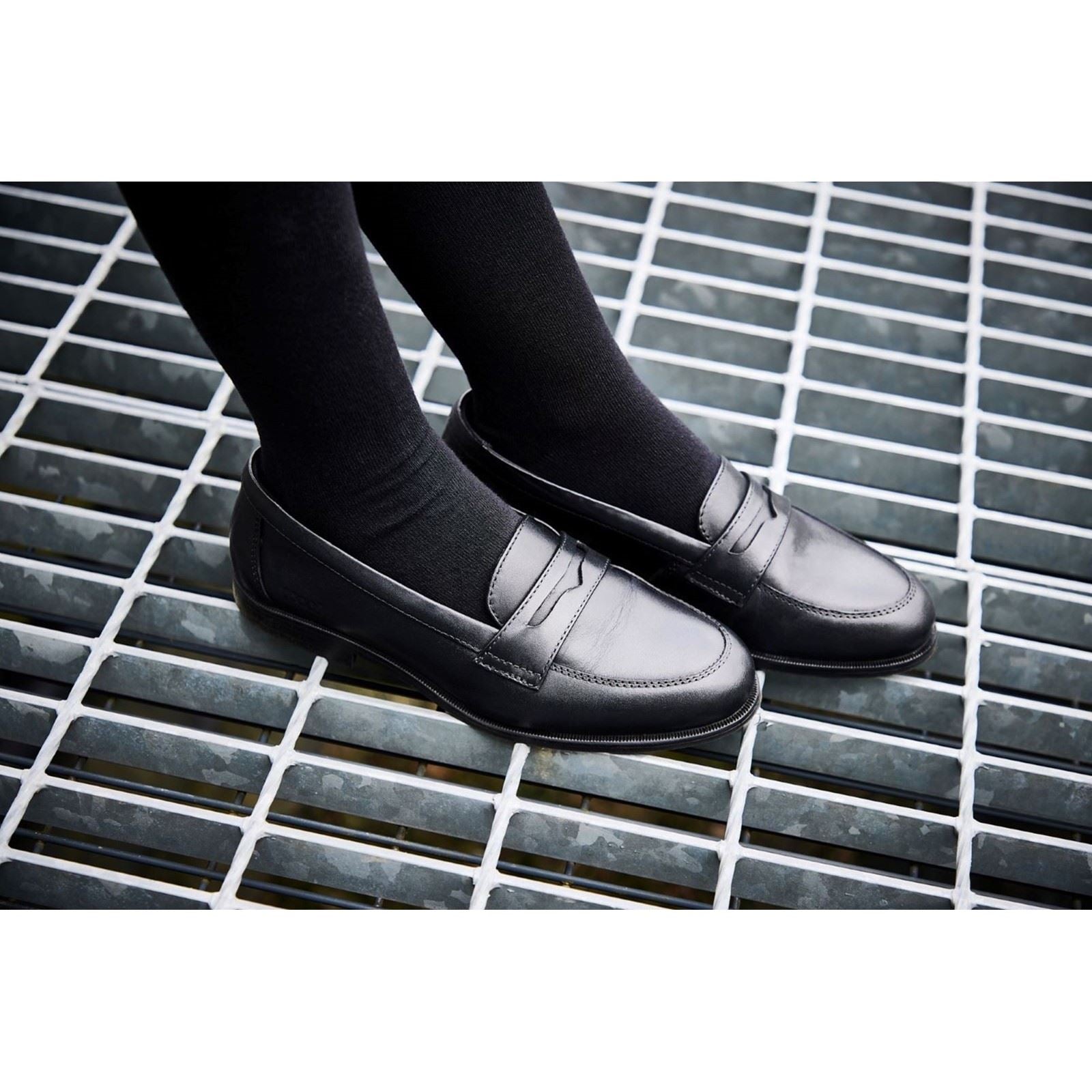 Pod Islay Leather Youth Girl's Black Loafers
