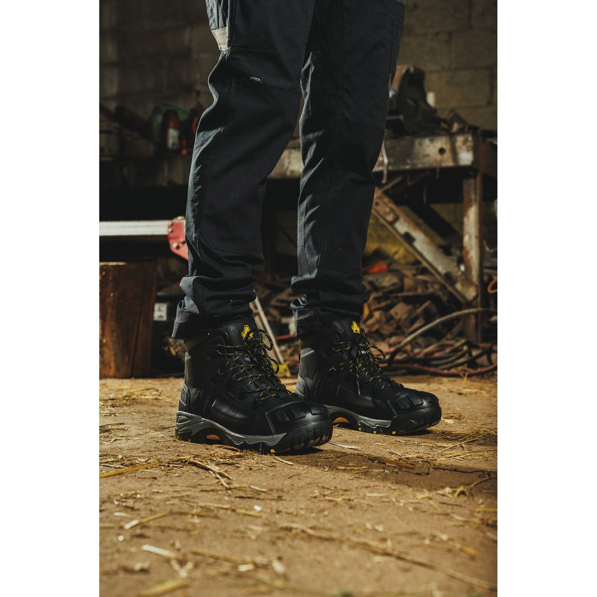 Amblers Safety FS32 Leather Black